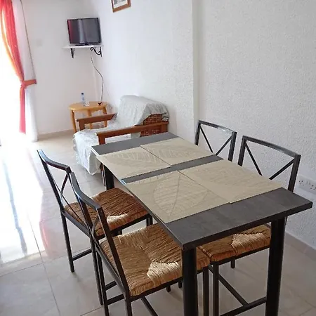 Mikis' 1 Bedroom Near The And Center