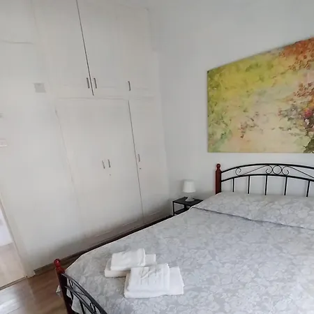 Mikis' 1 Bedroom Near The And Center *