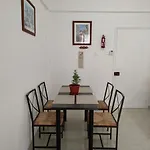 Mikis' 1 Bedroom Near The And Center Apartment