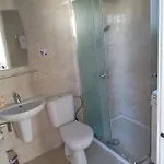 Mikis' 1 Bedroom Near The And Center Apartment