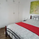 Mikis' 1 Bedroom Near The And Center Apartment Larnaca