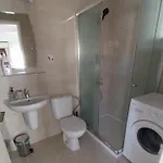 Mikis' 1 Bedroom Near The And Center Apartment *