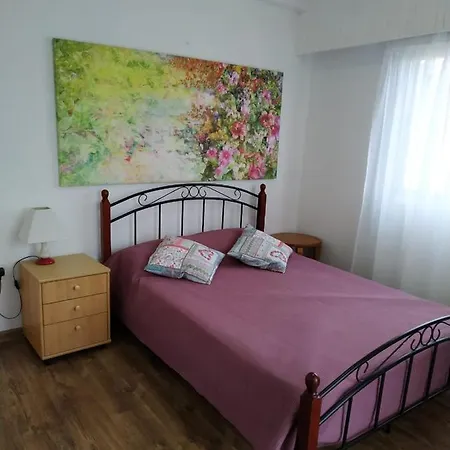 아파트 Mikis' 1 Bedroom Near The And Center