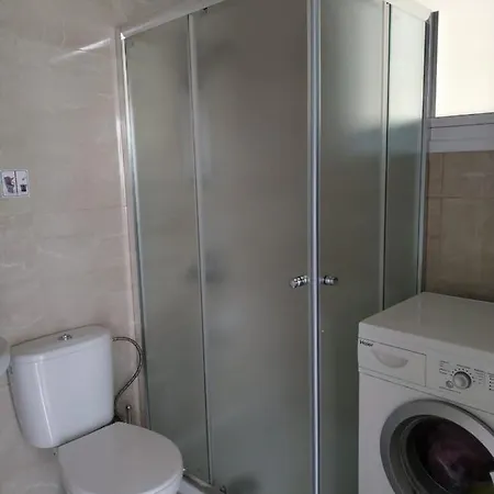 아파트 Mikis' 1 Bedroom Near The And Center *