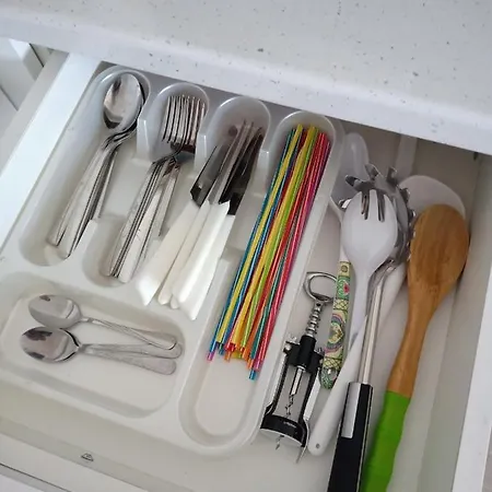 Mikis' 1 Bedroom Near The And Center Apartament