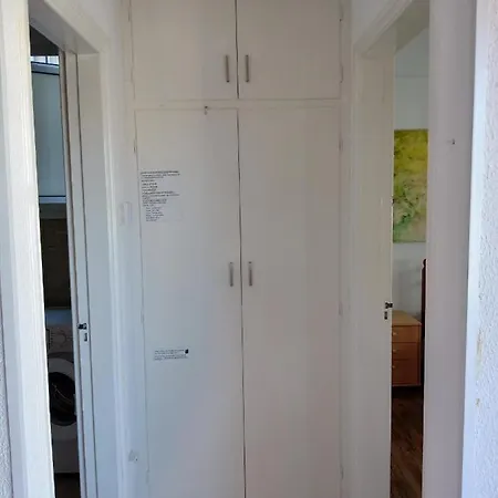 Mikis' 1 Bedroom Near The And Center 아파트 라르나카