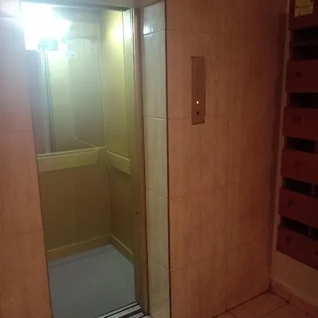 아파트 Mikis' 1 Bedroom Near The And Center *