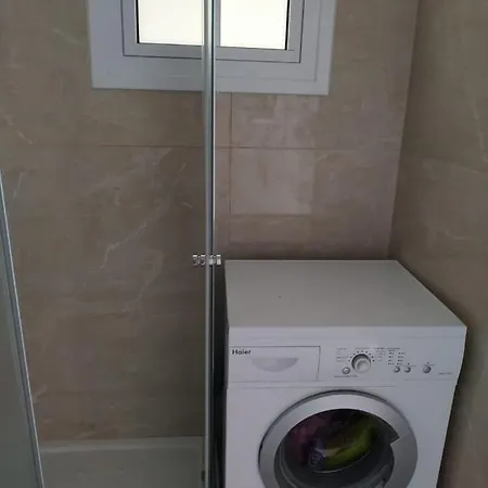 아파트 Mikis' 1 Bedroom Near The And Center