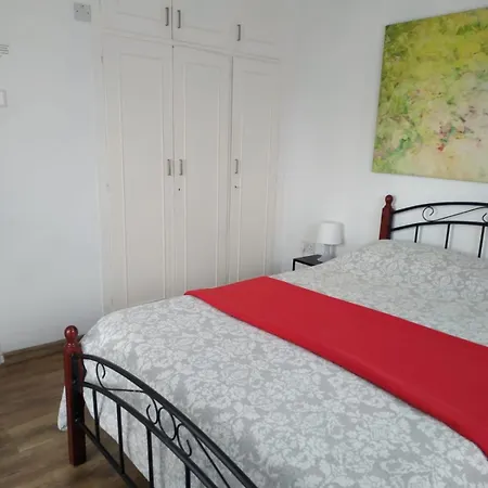 Mikis' 1 Bedroom Near The And Center 아파트 라르나카