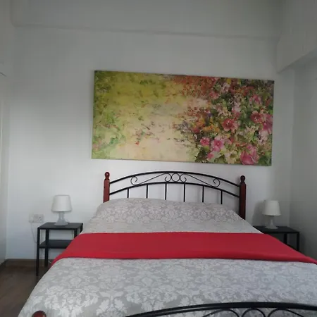 Mikis' 1 Bedroom Near The And Center アパート