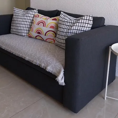 Mikis' 1 Bedroom Near The And Center Larnaca