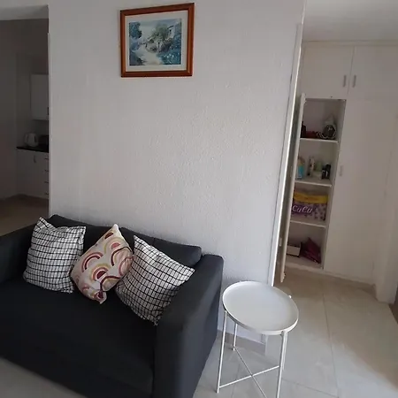 아파트 Mikis' 1 Bedroom Near The And Center *