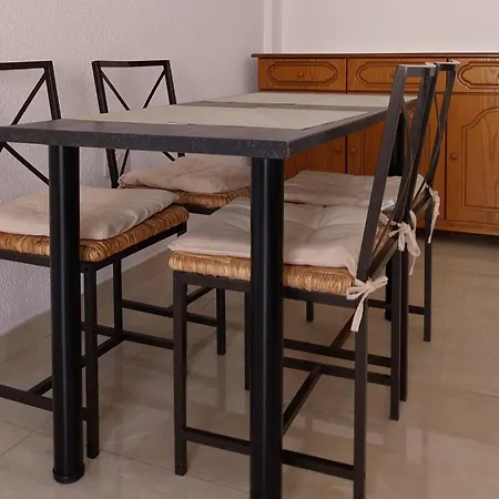 Mikis' 1 Bedroom Near The And Center * Larnaca