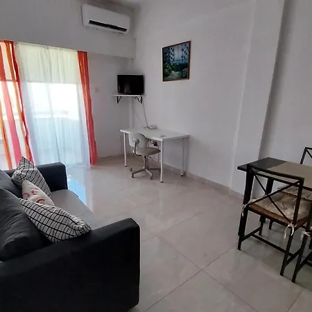 Mikis' 1 Bedroom Near The And Center