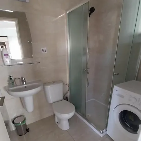 Mikis' 1 Bedroom Near The And Center 아파트 *