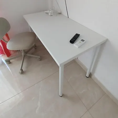 Mikis' 1 Bedroom Near The And Center アパート ラルナカ
