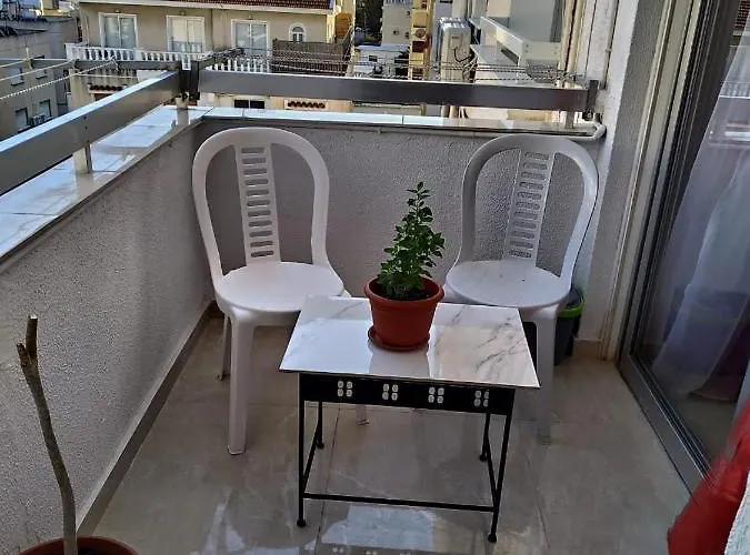 Mikis' 1 Bedroom Near The And Center * Larnaca