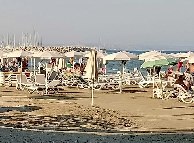 Apartmán Mikis' 1 Bedroom Near The And Center Larnaca