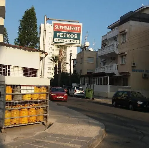 Mikis' 1 Bedroom Near The And Center *