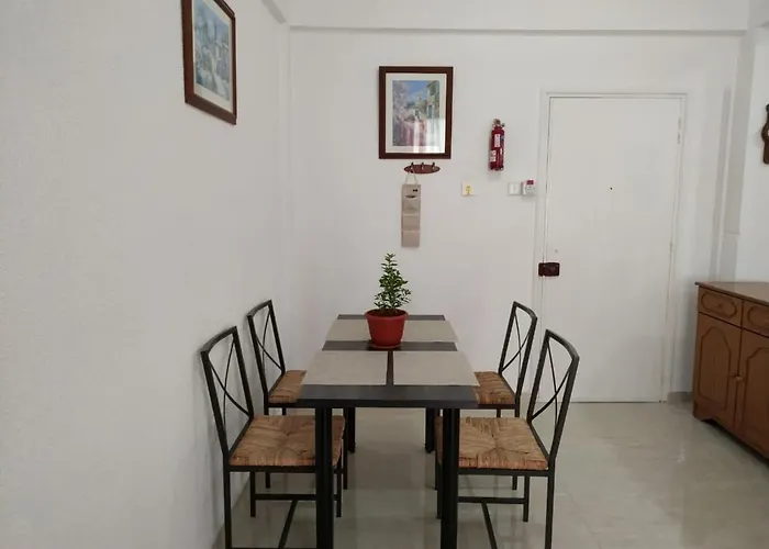 Mikis' 1 Bedroom Near The And Center Apartmán