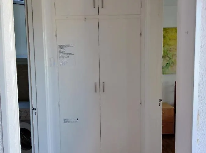 Mikis' 1 Bedroom Near The And Center Appartement Larnaca