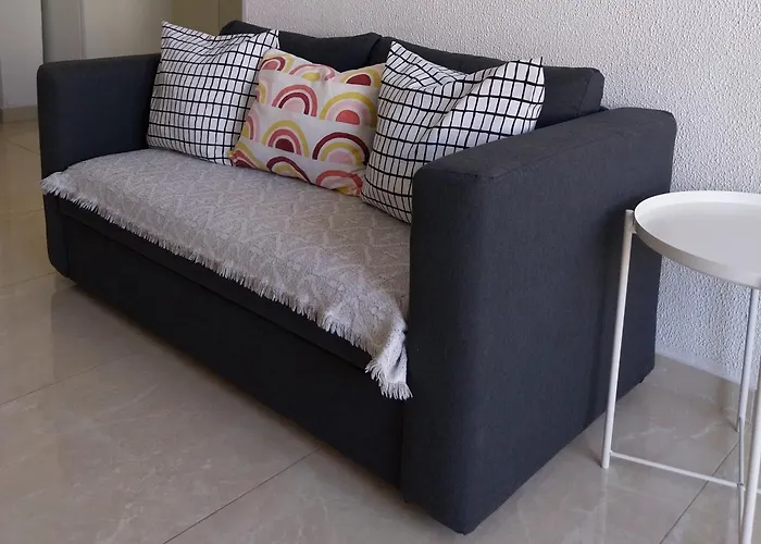 Mikis' 1 Bedroom Near The And Center Larnaca