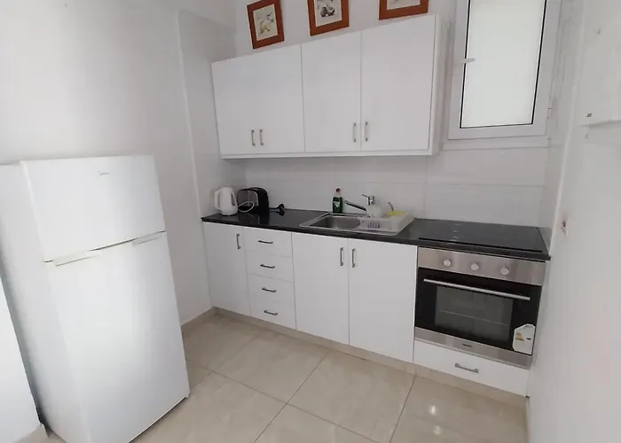 Mikis' 1 Bedroom Near The And Center Apartmán Larnaca