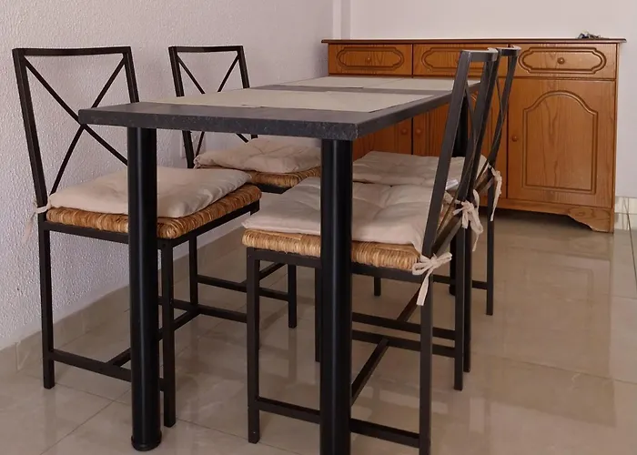 Mikis' 1 Bedroom Near The And Center * Larnaca