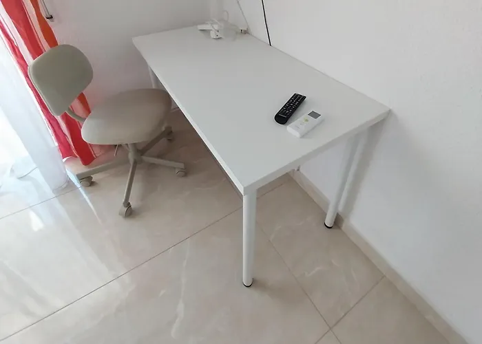 Mikis' 1 Bedroom Near The And Center Appartement Larnaca