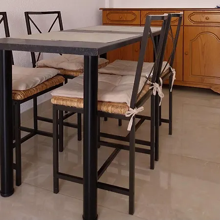 Mikis' 1 Bedroom Near The And Center Apartment *